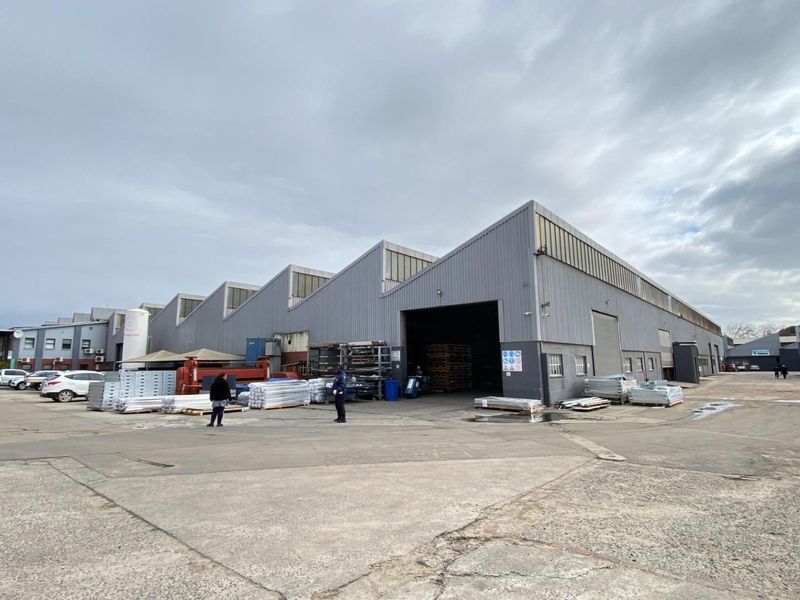 1 500m2 Warehouse To Let in Secure Park | Elsies River Industrial, Cape Town - Photo 2