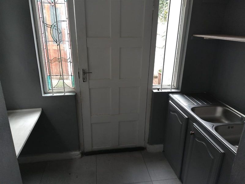 Bachelor granny cottage To Rent in Glenwood, Durban, KwaZulu Natal - Photo 7