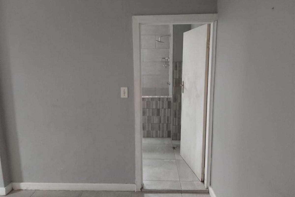 Bachelor granny cottage To Rent in Glenwood, Durban, KwaZulu Natal - Photo 5