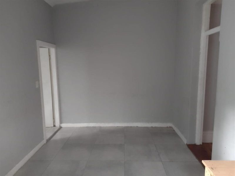 One Sleeper female commune To Rent in Glenwood, Durban, KwaZulu Natal - Photo 4