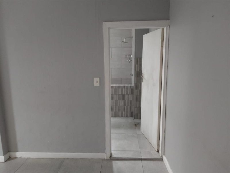 One Sleeper female commune To Rent in Glenwood, Durban, KwaZulu Natal - Photo 5