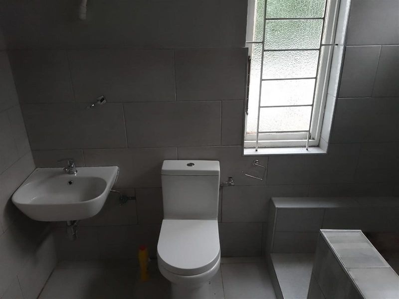 One Sleeper female commune To Rent in Glenwood, Durban, KwaZulu Natal - Photo 10