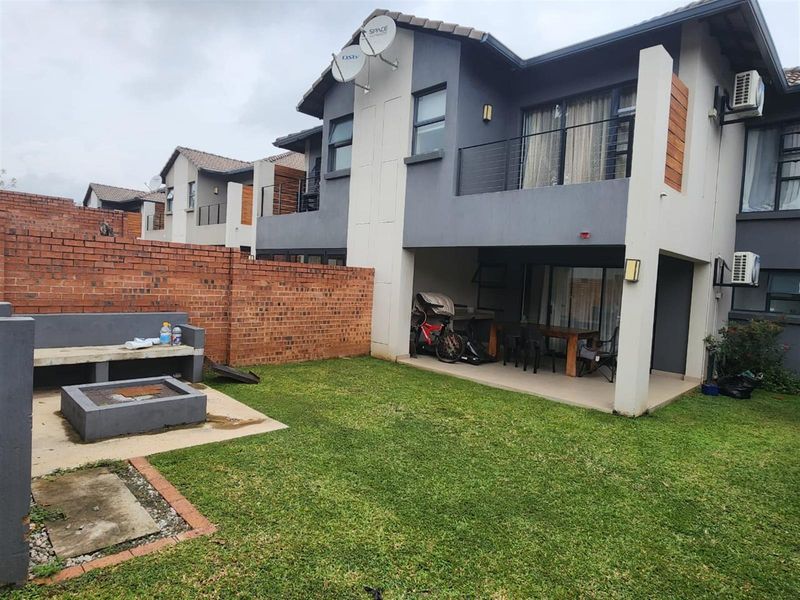 Excellent house in a secure development, well suited for a professional tenant. - Photo 2