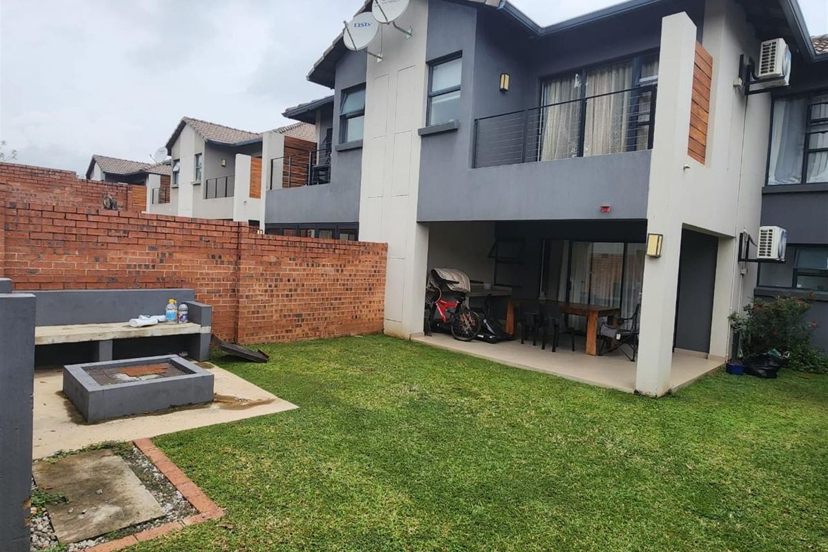 Excellent house in a secure development, well suited for a professional tenant. - Photo 2