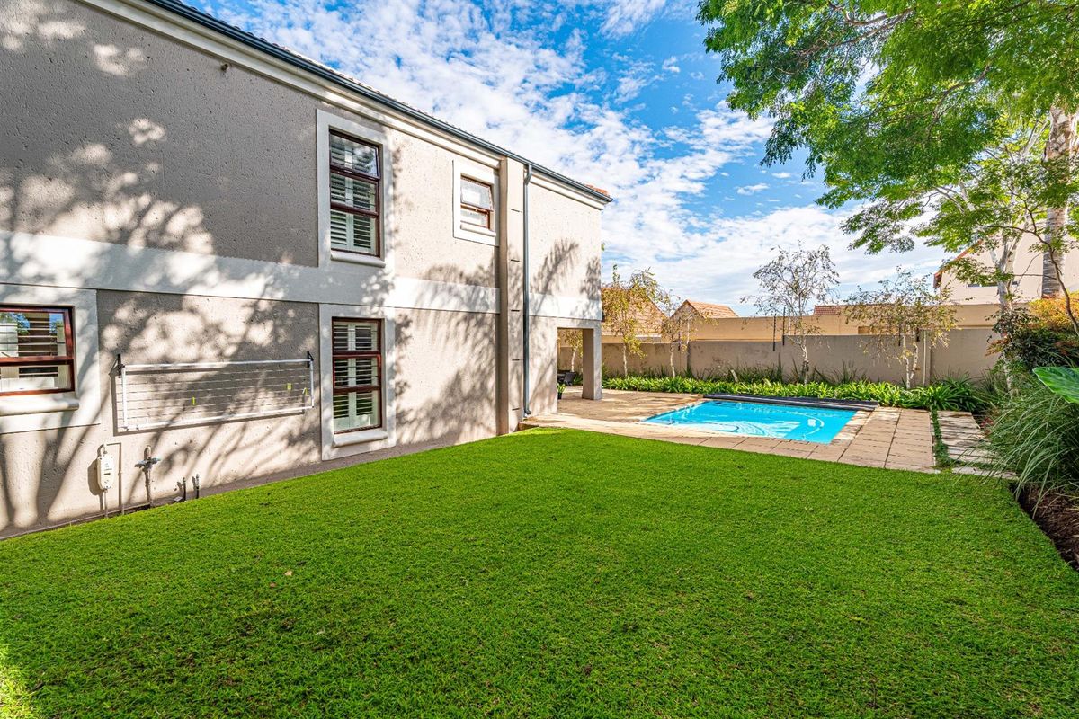 Duplex For Sale in Sunninghill, Sandton - Photo 3