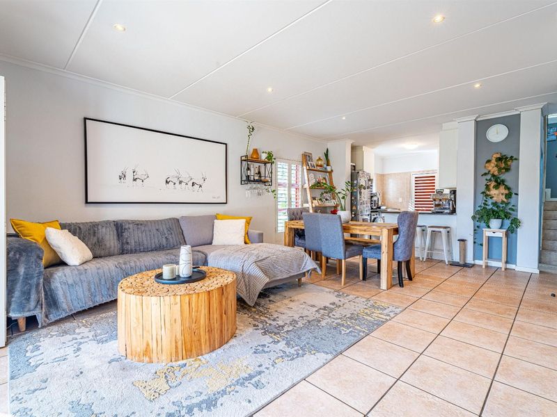 Duplex For Sale in Sunninghill, Sandton - Photo 6