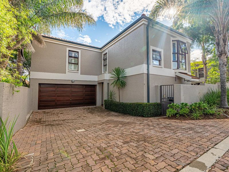 Duplex For Sale in Sunninghill, Sandton - Photo 2