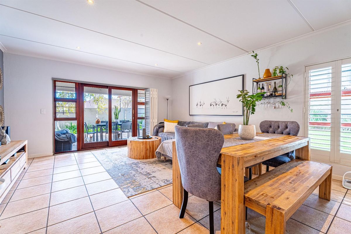 Duplex For Sale in Sunninghill, Sandton - Photo 5