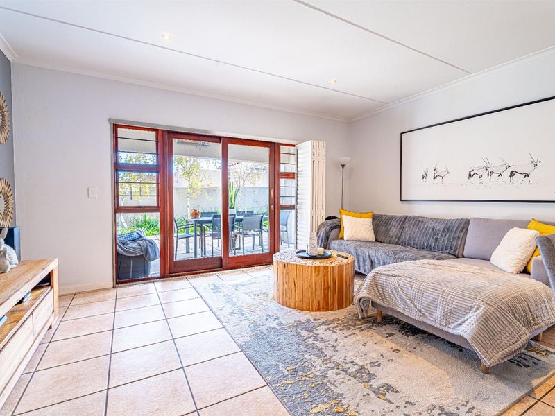 Duplex For Sale in Sunninghill, Sandton - Photo 4