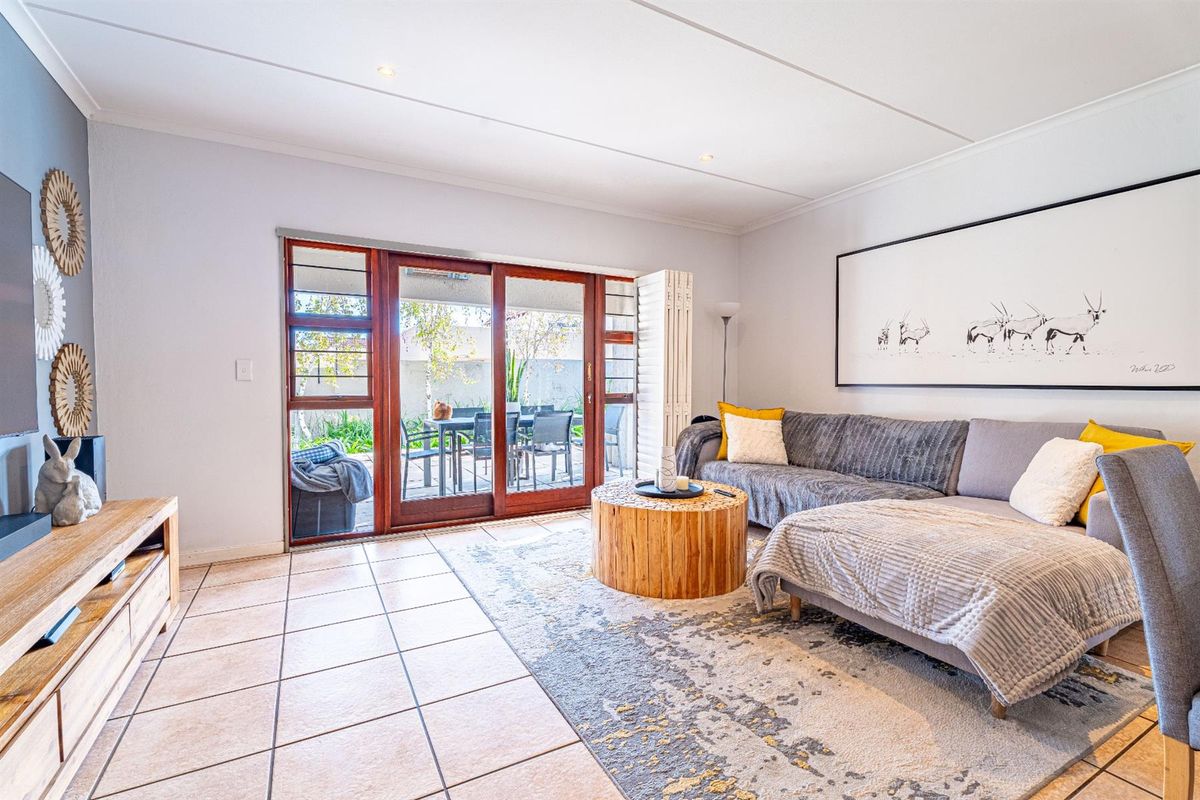 Duplex For Sale in Sunninghill, Sandton - Photo 4