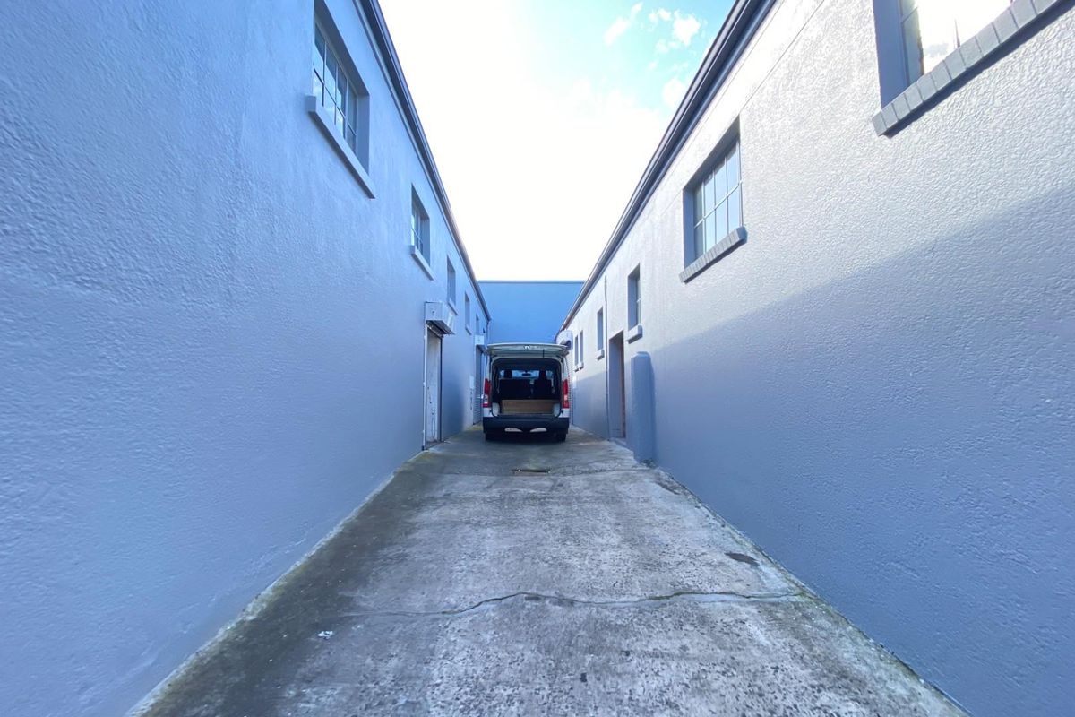 423m2 Warehouse To Let in Hangar 17 | Secure Industrial Park in Maitland, Cape Town - Photo 4
