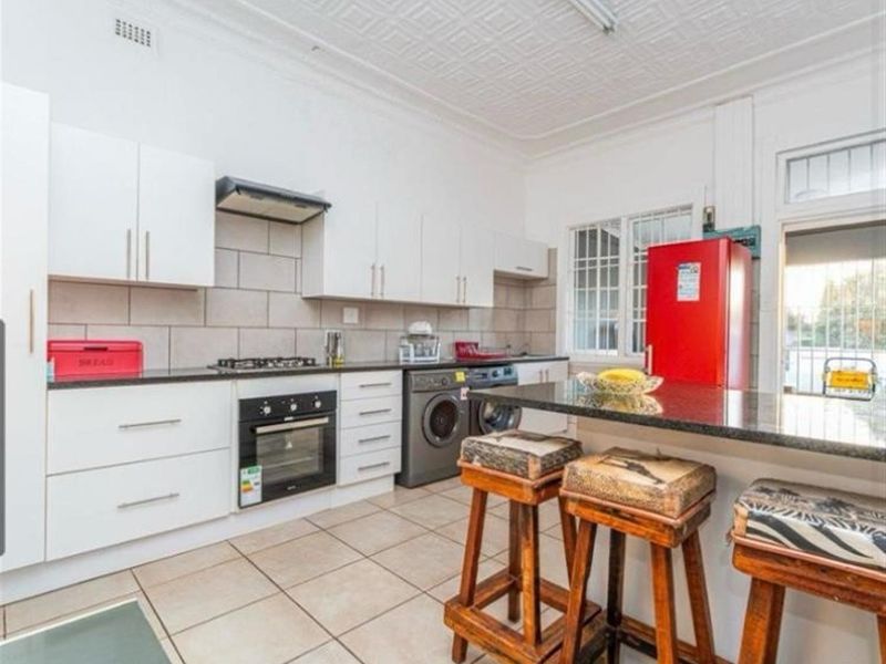 Spacious Renovated 3-Bedroom Home with Large Yard, Garage and Extra Cottage Space: Krugersdorp North - Photo 9