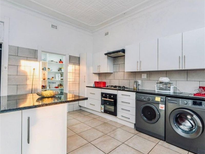 Spacious Renovated 3-Bedroom Home with Large Yard, Garage and Extra Cottage Space: Krugersdorp North - Photo 7