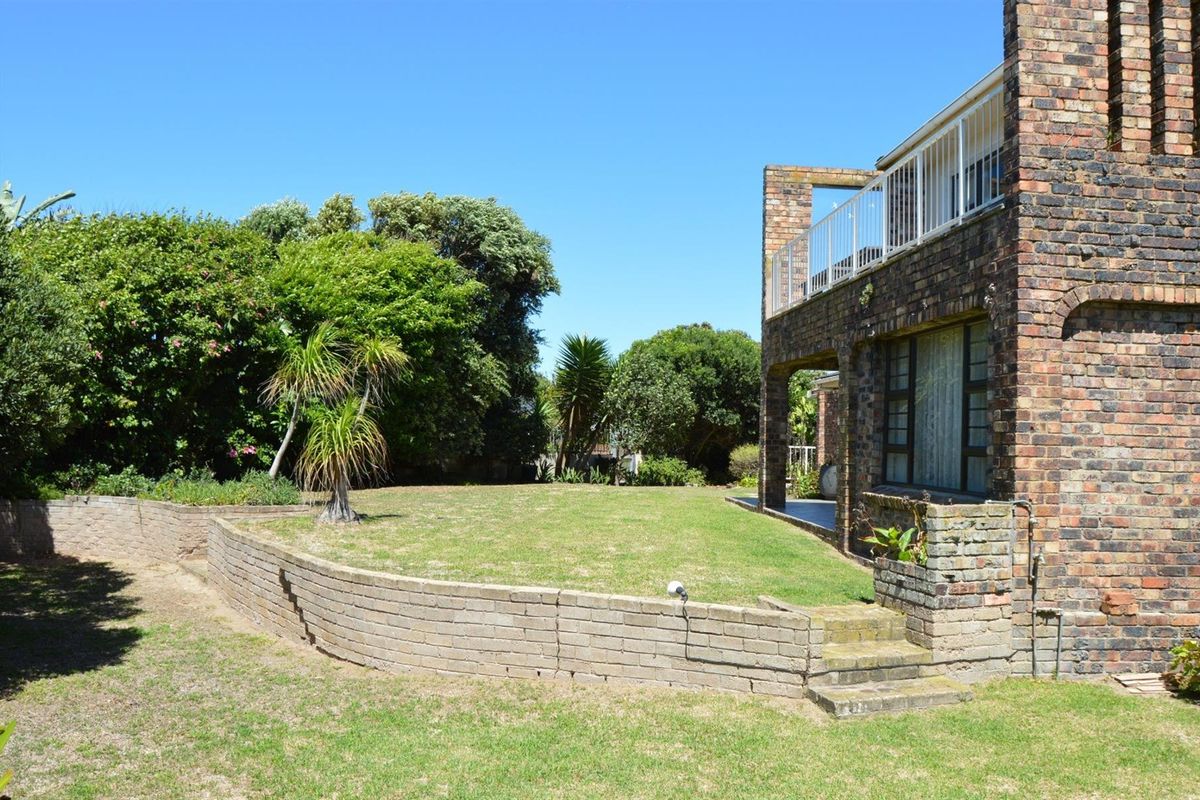 Double Story Face Brick house in the sought after part of Port Alfred - Photo 5