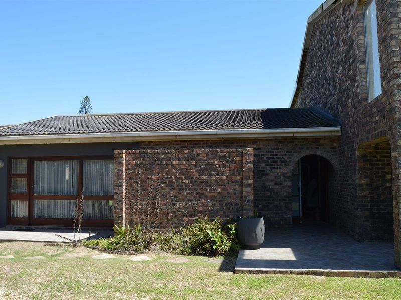 Double Story Face Brick house in the sought after part of Port Alfred - Photo 4