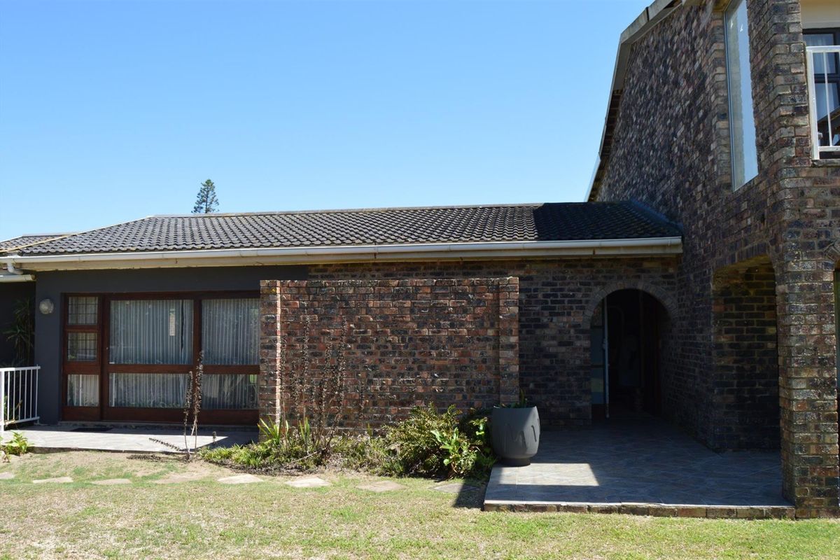 Double Story Face Brick house in the sought after part of Port Alfred - Photo 4