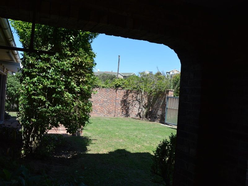 Double Story Face Brick house in the sought after part of Port Alfred - Photo 9