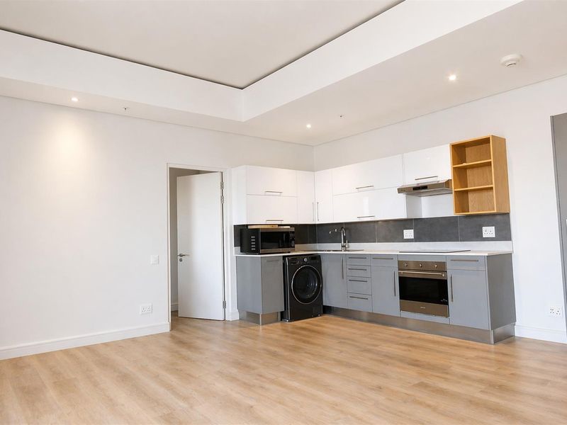 Luxury Harbour-Facing 2-Bedroom En-Suite Apartment | Exclusive Secure Living Near the VA Waterfront - Photo 9