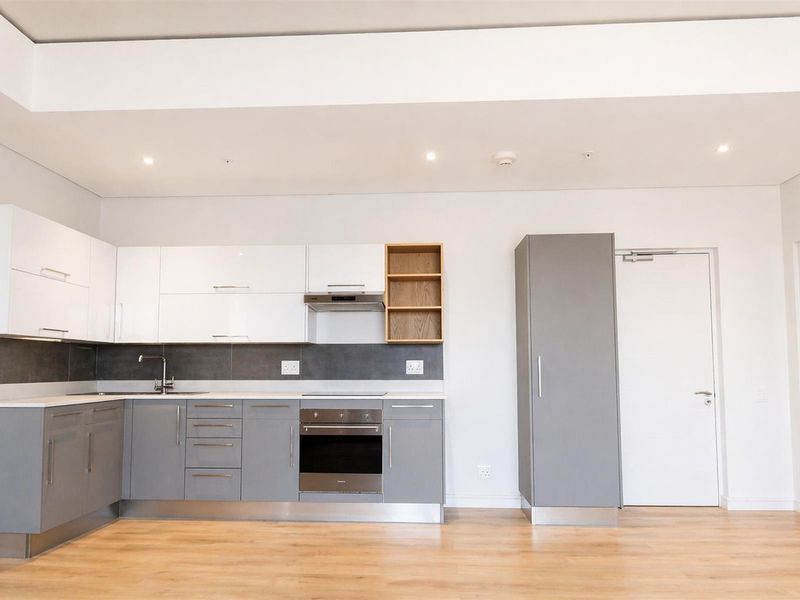 Luxury Harbour-Facing 2-Bedroom En-Suite Apartment | Exclusive Secure Living Near the VA Waterfront - Photo 8