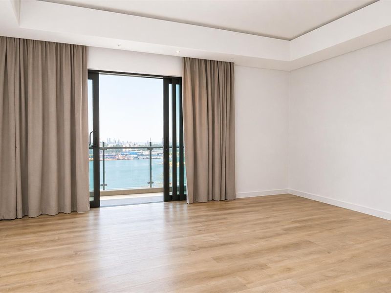 Luxury Harbour-Facing 2-Bedroom En-Suite Apartment | Exclusive Secure Living Near the VA Waterfront - Photo 7