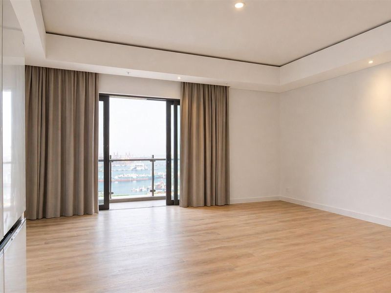 Luxury Harbour-Facing 2-Bedroom En-Suite Apartment | Exclusive Secure Living Near the VA Waterfront - Photo 2