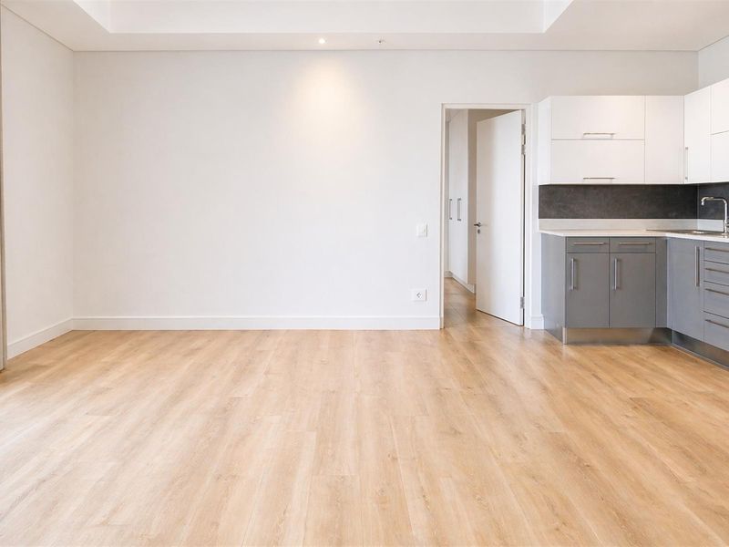 Luxury Harbour-Facing 2-Bedroom En-Suite Apartment | Exclusive Secure Living Near the VA Waterfront - Photo 4