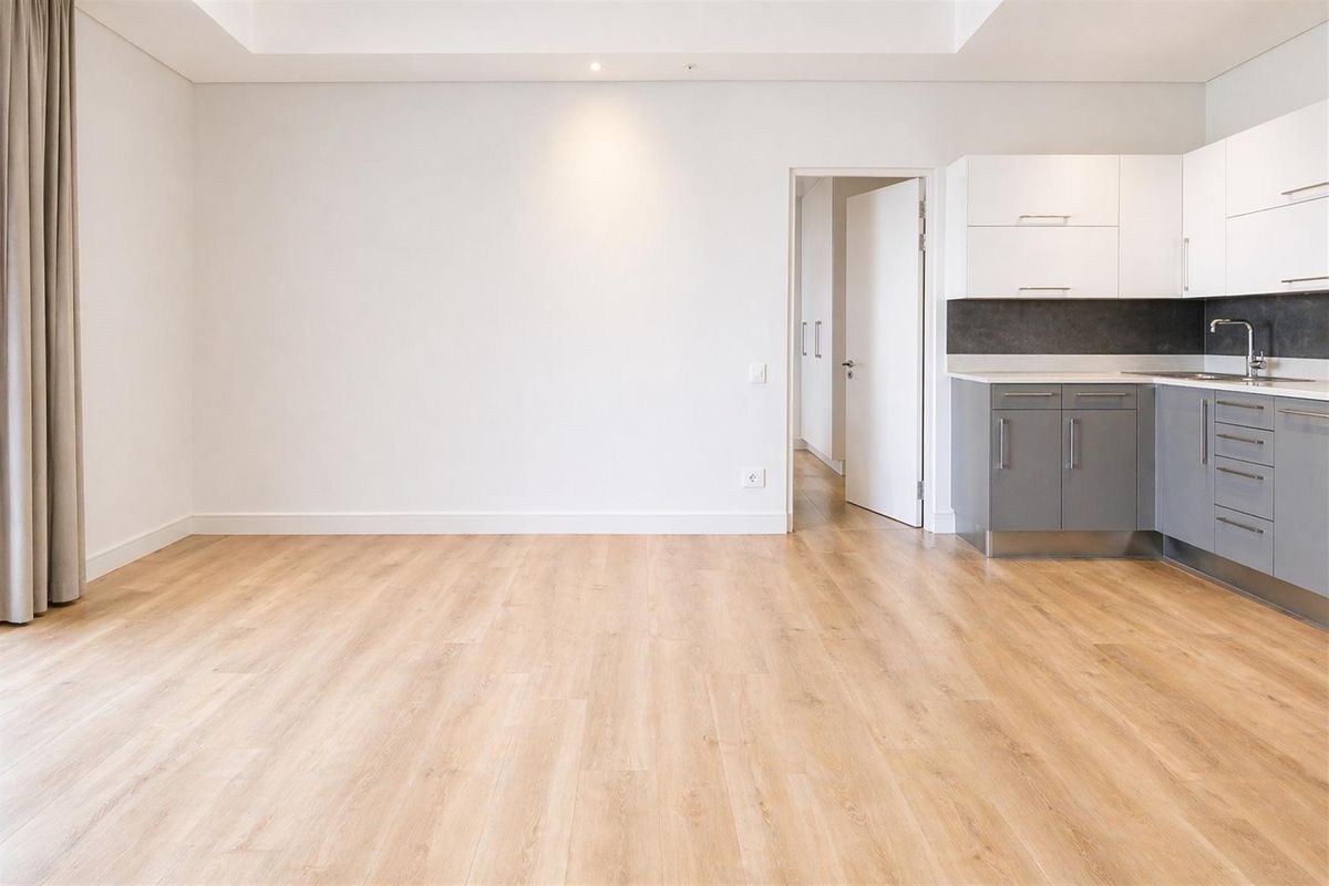 Luxury Harbour-Facing 2-Bedroom En-Suite Apartment | Exclusive Secure Living Near the VA Waterfront - Photo 4