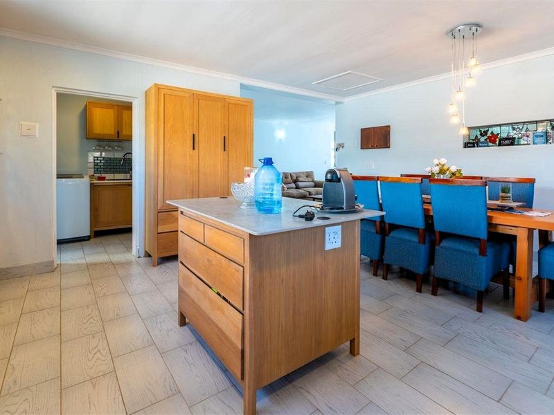 Phase 1 Marina Martinique Gem - 3 Bedroom Home Steps from Canals | Inverter, Slipway Access - Photo 10