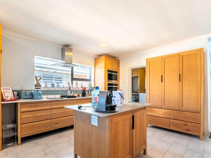 Phase 1 Marina Martinique Gem - 3 Bedroom Home Steps from Canals | Inverter, Slipway Access - Photo 4