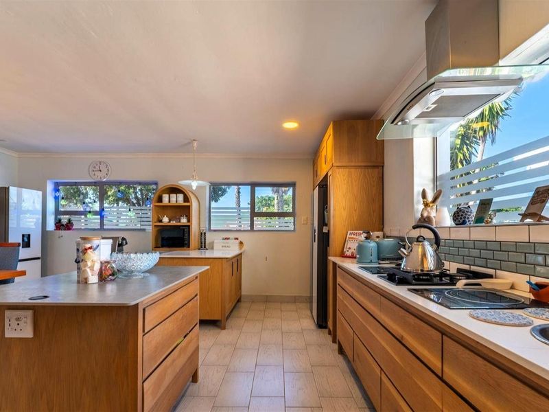 Phase 1 Marina Martinique Gem - 3 Bedroom Home Steps from Canals | Inverter, Slipway Access - Photo 5