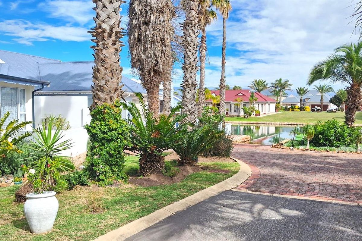 Phase 1 Marina Martinique Gem - 3 Bedroom Home Steps from Canals | Inverter, Slipway Access - Photo 3