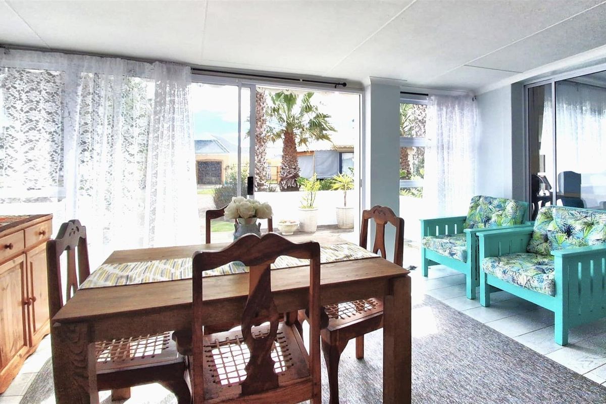 Phase 1 Marina Martinique Gem - 3 Bedroom Home Steps from Canals | Inverter, Slipway Access - Photo 4