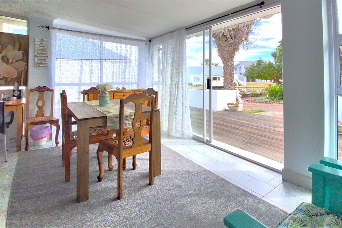 Phase 1 Marina Martinique Gem - 3 Bedroom Home Steps from Canals | Inverter, Slipway Access - Photo 5