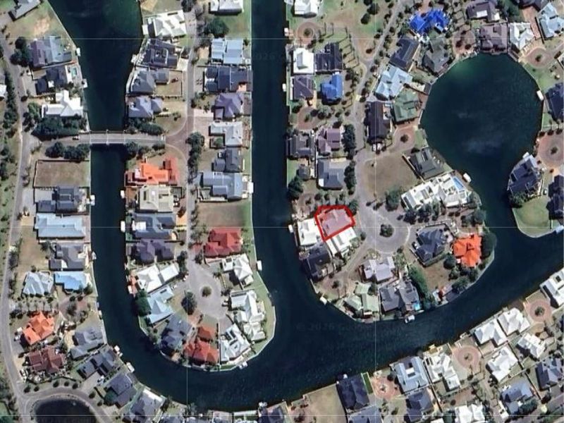 Phase 1 Marina Martinique Gem - 3 Bedroom Home Steps from Canals | Inverter, Slipway Access - Photo 2