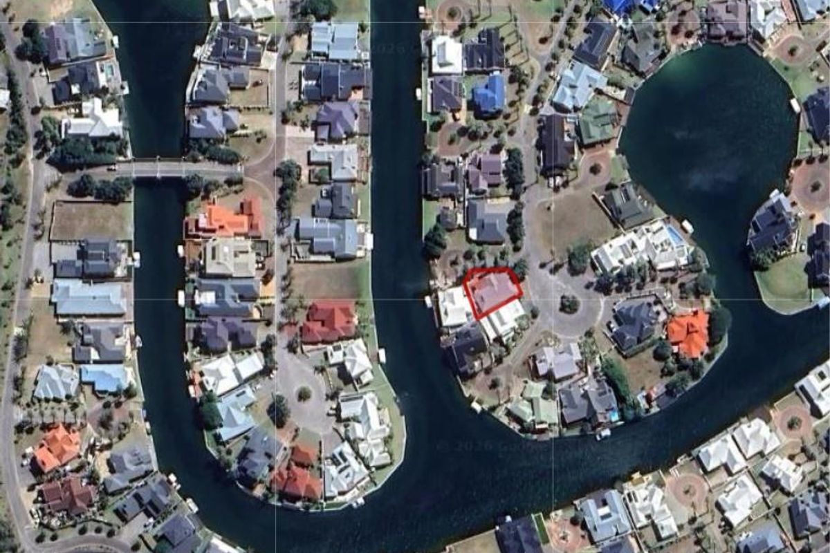 Phase 1 Marina Martinique Gem - 3 Bedroom Home Steps from Canals | Inverter, Slipway Access - Photo 2