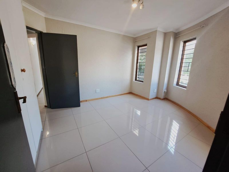 House To Rent in Lonehill, Sandton - Photo 9