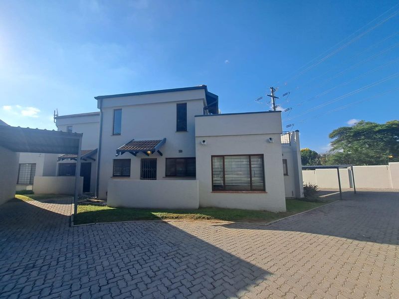 House To Rent in Lonehill, Sandton - Photo 2