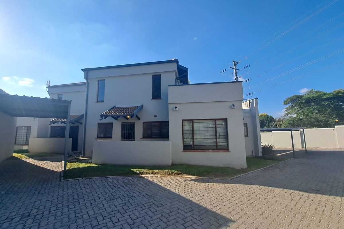 House To Rent in Lonehill, Sandton - Photo 2