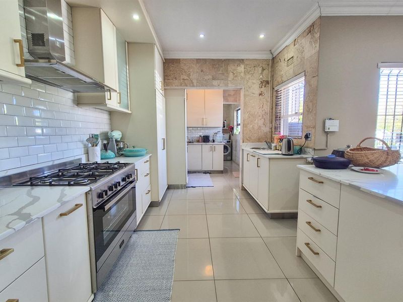Spacious Family Home with Entertainer’s Backyard in Door De Kraal - Photo 3