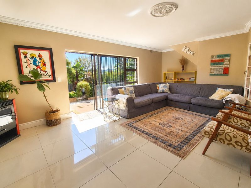 Spacious Family Home with Entertainer’s Backyard in Door De Kraal - Photo 5