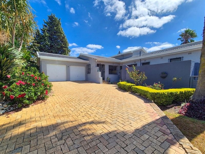 Spacious Family Home with Entertainer’s Backyard in Door De Kraal - Photo 1
