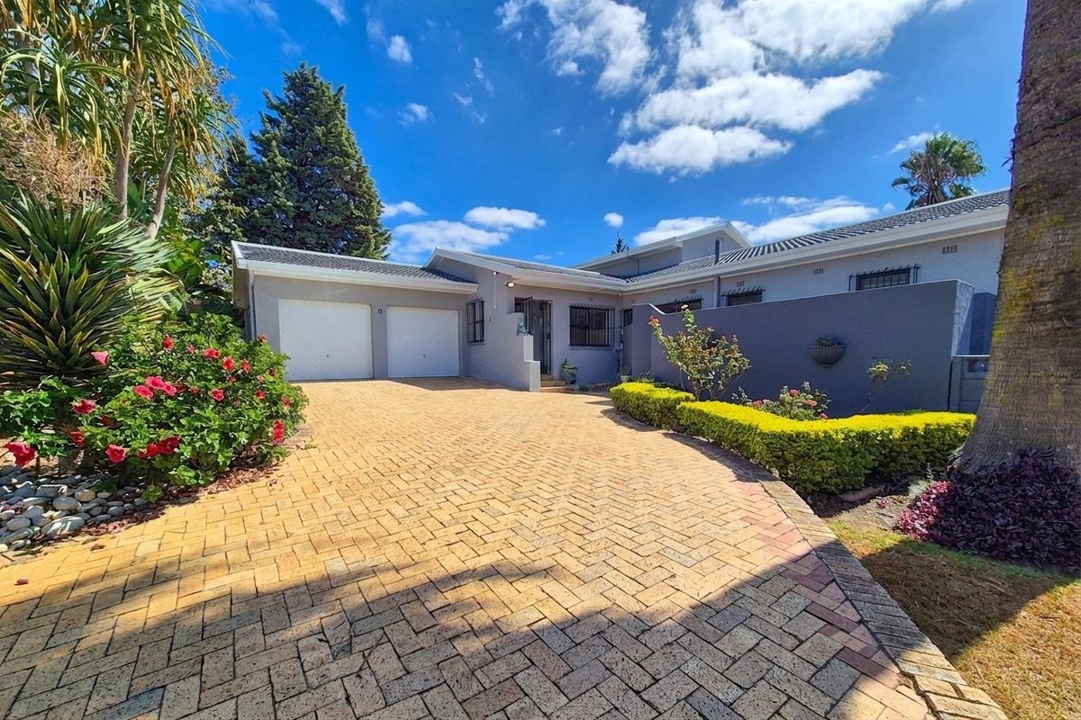 Spacious Family Home with Entertainer’s Backyard in Door De Kraal - Photo 3