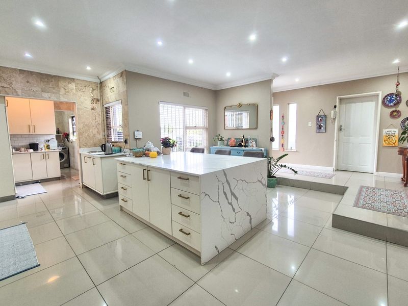 Spacious Family Home with Entertainer’s Backyard in Door De Kraal - Photo 8
