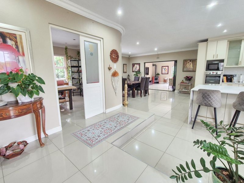 Spacious Family Home with Entertainer’s Backyard in Door De Kraal - Photo 5