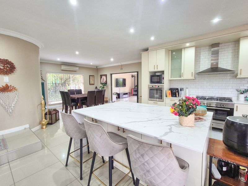 Spacious Family Home with Entertainer’s Backyard in Door De Kraal - Photo 7