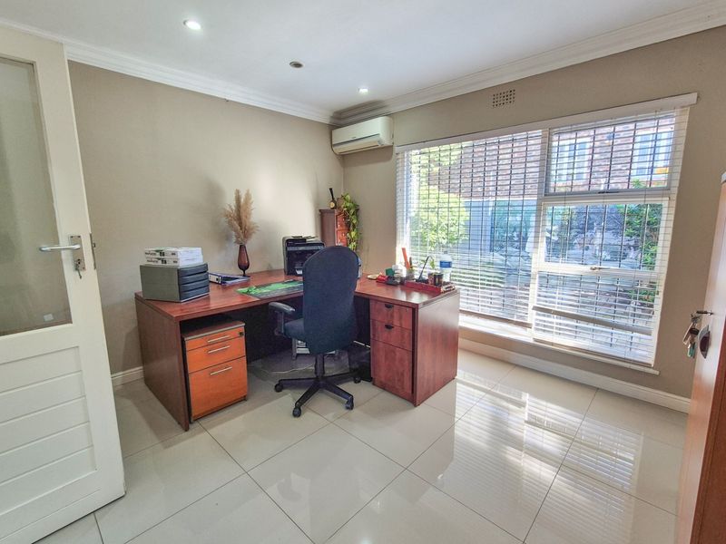 Spacious Family Home with Entertainer’s Backyard in Door De Kraal - Photo 7