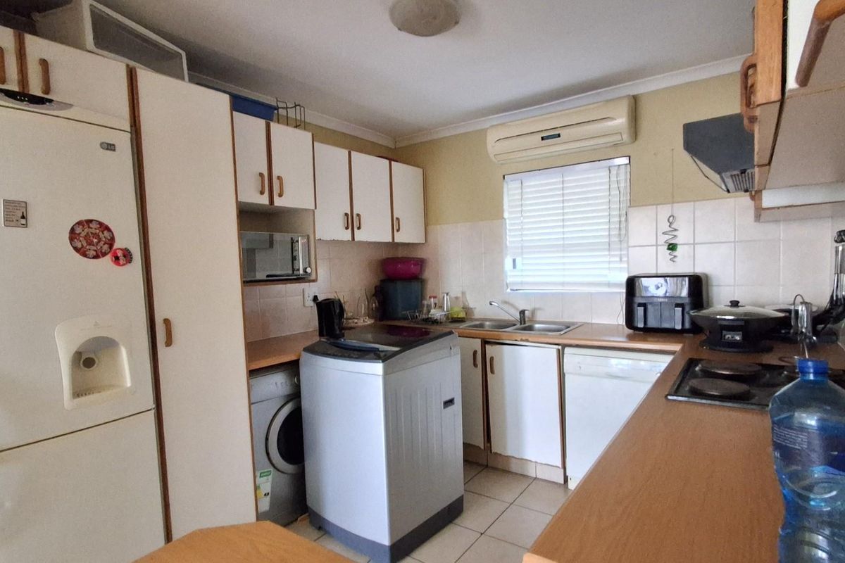 Modern coastal apartment overlooking pool in prime Manaba - Photo 4
