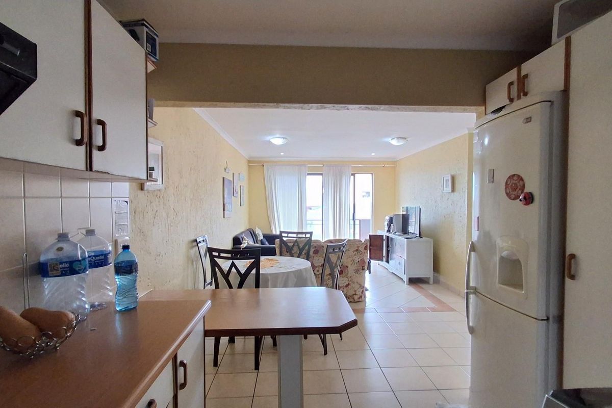 Modern coastal apartment overlooking pool in prime Manaba - Photo 2