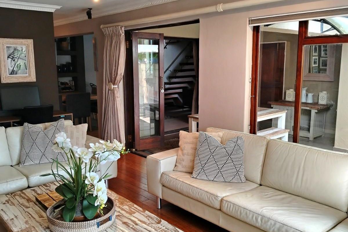 Charming very low maintenance  Three Bedroom House for sale in Eldo - Photo 2