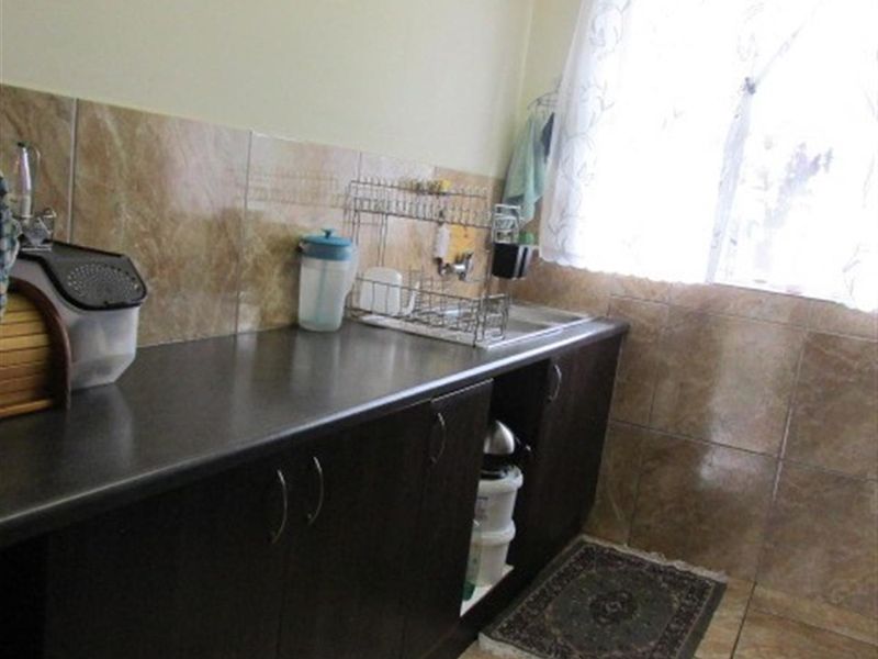 Spacious Apartment with Balcony in Wonderboom South - Photo 10